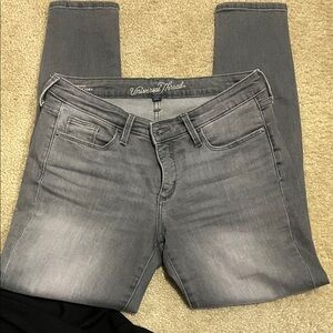 Universal Thread Women's Charcoal Skinny Jeans